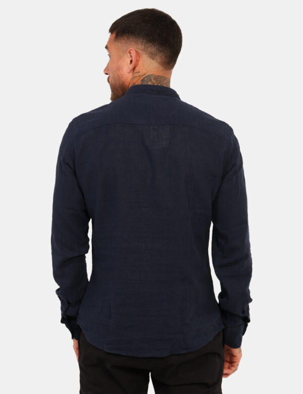Camicia Yes Zee Blu - Camicia casual con colletto alla coreana ed in total blu navy. La vestibilità è morbida e pratica graz