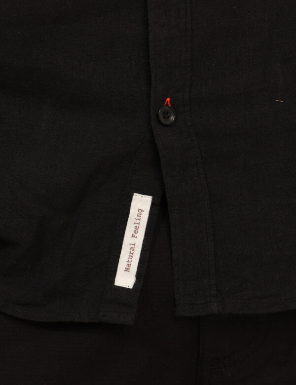 Camicia Yes Zee Nero - Camicia casual con colletto alla coreana ed in total nero. La vestibilità è morbida e pratica grazie