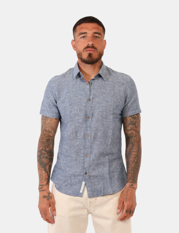 Camicia Yes Zee Blu - Camicia in misto lino/cotone a maniche corte, in total blu denim. La vestibilità è morbida e pratica g