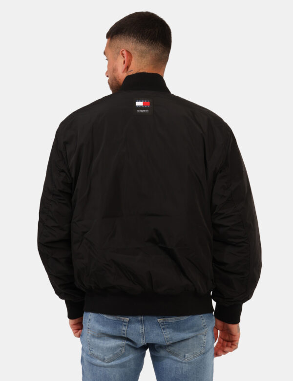 Giacca Tommy Hilfiger Nero - Cod. art. DM0DM17879 SZVi ricordiamo che tutti i nostri articoli sono originali.