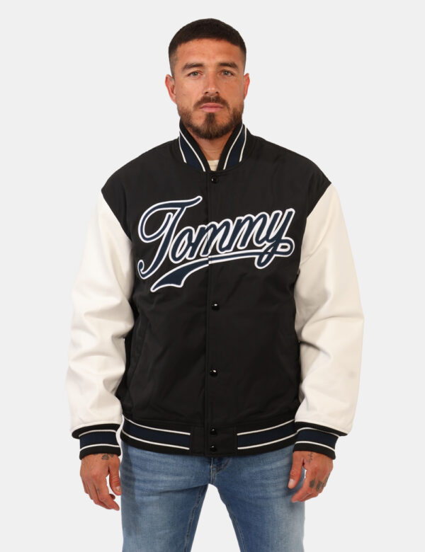 Giacca Tommy Hilfiger Nero - Cod. art. DM0DM17880 SZVi ricordiamo che tutti i nostri articoli sono originali.