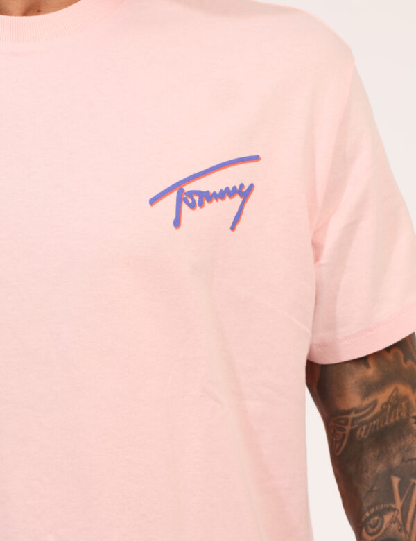 T-shirt Tommy Hilfiger Rosa - T-shirt classica in total rosa con piccola stampa logo brand ad altezza cuore, più big stampa