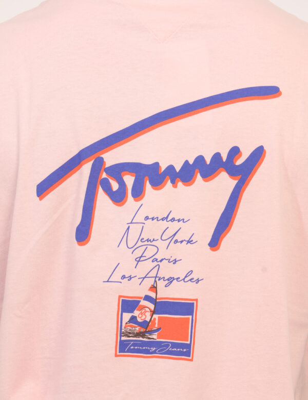 T-shirt Tommy Hilfiger Rosa - T-shirt classica in total rosa con piccola stampa logo brand ad altezza cuore, più big stampa