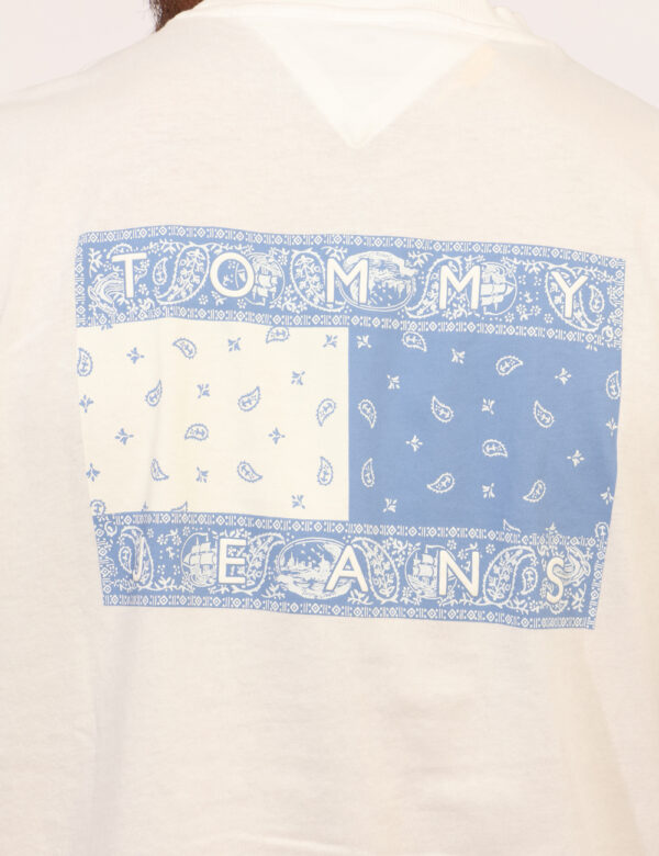 T-shirt Tommy Hilfiger Bianco - T-shirt classica in total biancoi con piccola stampa coordinata. La vestibilità è morbida e