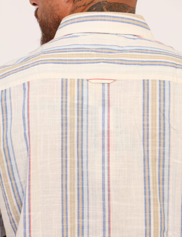 Camicia Tommy Hilfiger Beige - Camicia casual a maniche corte, su base beige con fantasia rigata azzurra e arancione. La ves