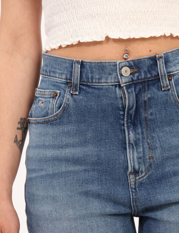 Shorts Tommy Hilfiger Jeans - Shorts in jeans total blu denim. Presenti tasche sagomate sul fronte e tasche a toppa sul retr