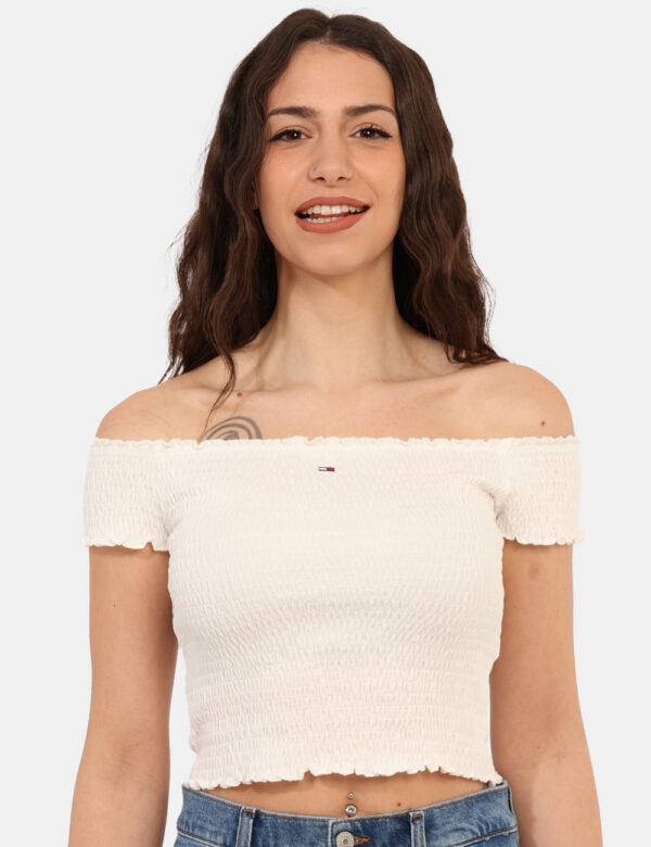 Top Tommy Hilfiger Bianco - Top corto in total bianco, scollo a barchetta, tessuto arricciato ed elasticizzato con piccolo l