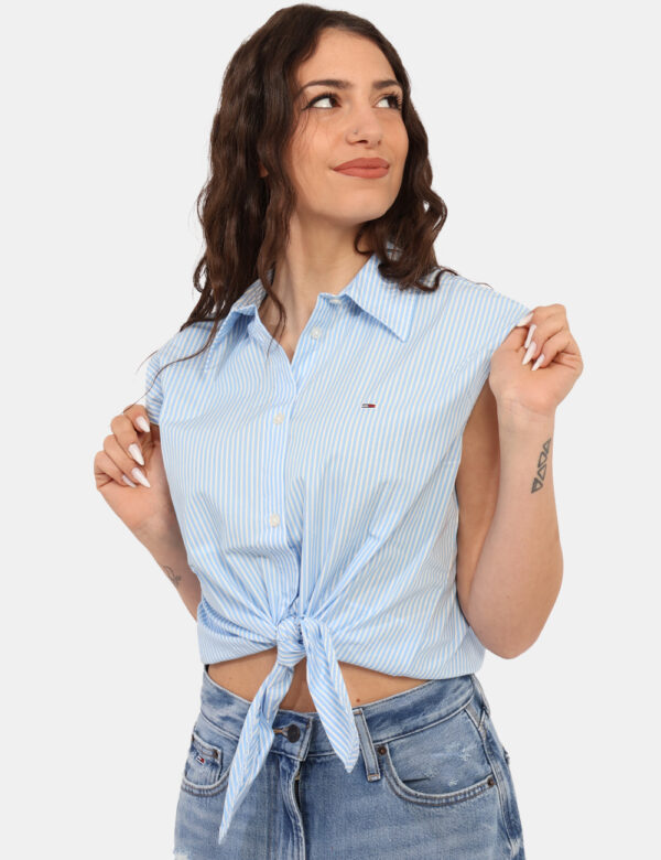 Camicia Tommy Hilfiger Azzurro - Camicia a maniche corte rigata in bianco e azzurro, con piccolo logo brand e nodo che si al