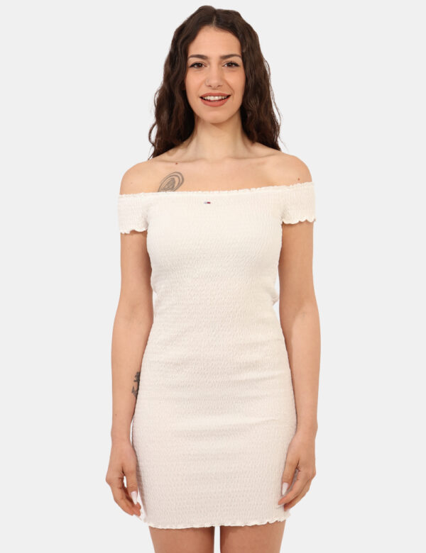 Vestito Tommy Hilfiger Bianco - Abito corto, con scollo a barchetta, in total bianco con tessuto elasticizzato e arricciato.