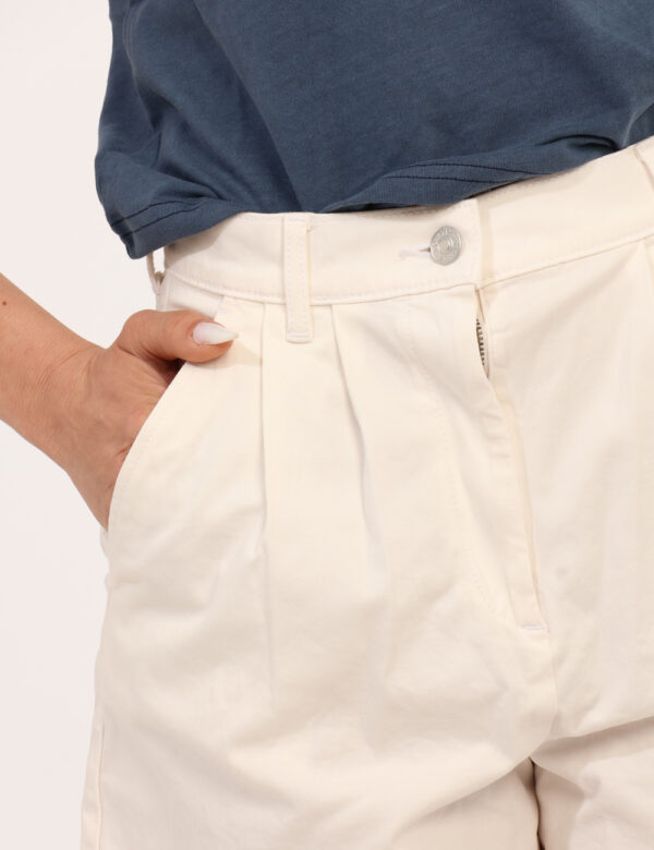 Shorts Tommy Hilfiger Panna - Shorts in total bianco panna con tasche a taglio trasversale sul fronte e tasche a taglio sul