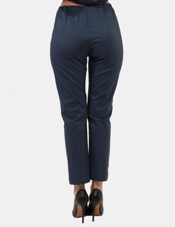 Pantaloni Rue De Clerie Jeans - Pantaloni eleganti e leggeri in total blu denim. La vestibilità è morbida e regolabile grazi