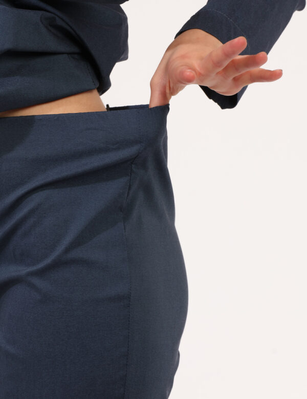 Pantaloni Rue De Clerie Jeans - Pantaloni eleganti e leggeri in total blu denim. La vestibilità è morbida e regolabile grazi