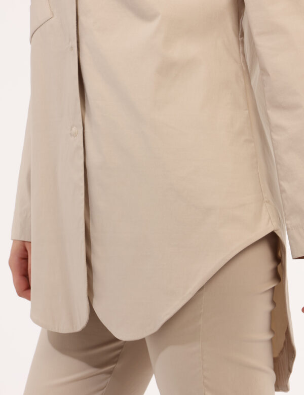 Giacca Rue De Clerie Beige - Giacchina leggera in total beige. La vestibilità è morbida e pratica grazie a bottoni automatic