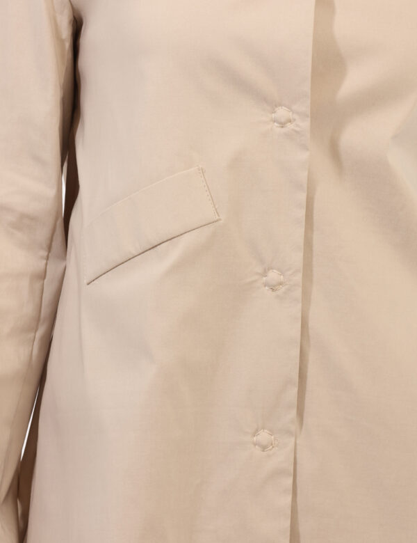 Giacca Rue De Clerie Beige - Giacchina leggera in total beige. La vestibilità è morbida e pratica grazie a bottoni automatic