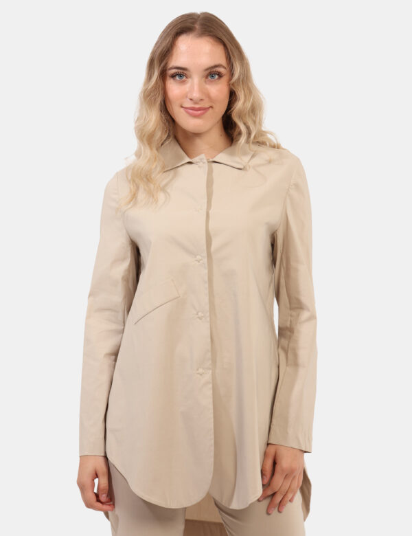 Giacca Rue De Clerie Beige - Giacchina leggera in total beige. La vestibilità è morbida e pratica grazie a bottoni automatic