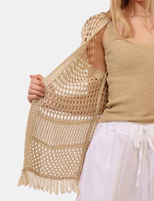 Gilet Rue De Clerie Beige - Gilet aperto, traforato in total beige con filo lurex. La vestibilità è morbida e pratica. Il gi
