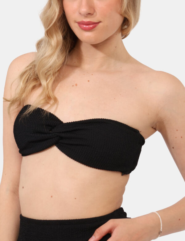 Costume top F**K Nero - Costume modello top a fascia, in total nero con tessuto arricciato e senza spalline. La vestibilità