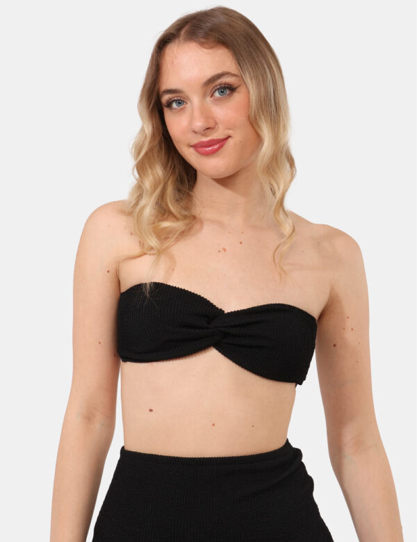 Costume top F**K Nero - Costume modello top a fascia, in total nero con tessuto arricciato e senza spalline. La vestibilità