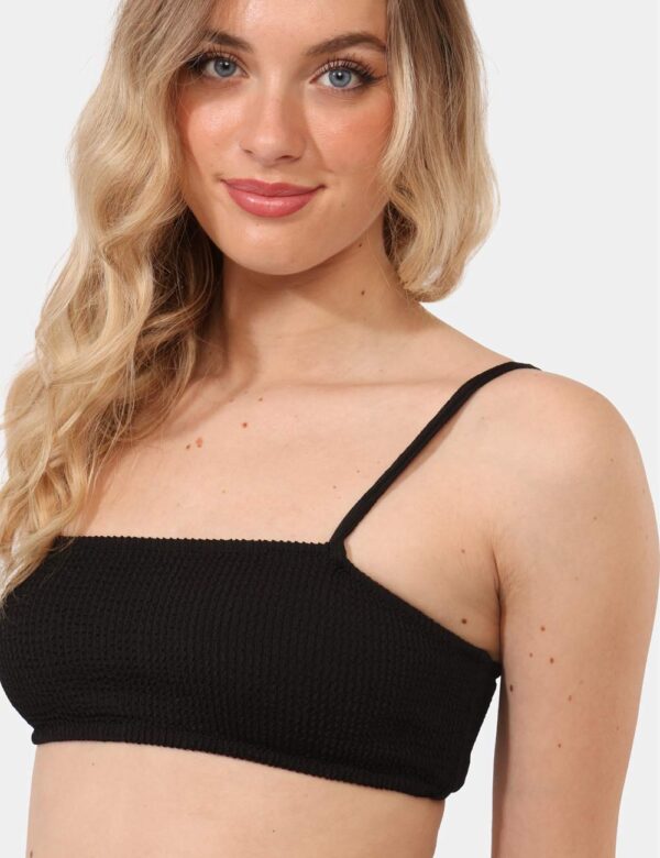 Costume top F**K Nero - Costume modello top a fascia, in total nero con tessuto arricciato e spalline regolabili. La vestibi