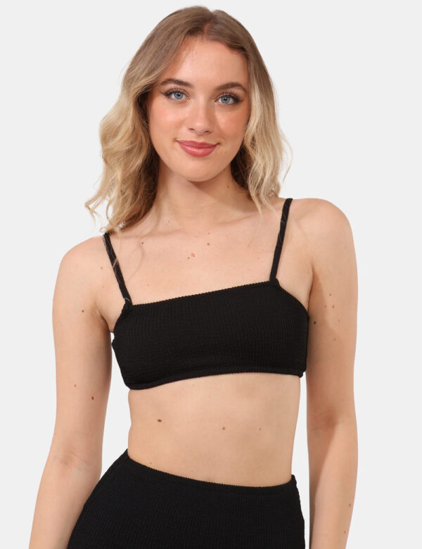 Costume top F**K Nero - Costume modello top a fascia, in total nero con tessuto arricciato e spalline regolabili. La vestibi