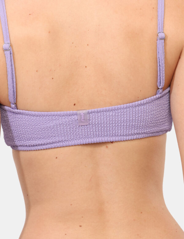 Costume top F**K Lilla - Costume modello top a fascia, in total lilla con tessuto arricciato e spalline strette regolabili.