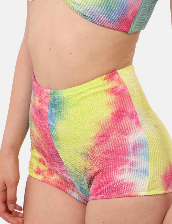 Costume culotte F**K Fantasia - Costume modello shorts a culotte, in total fantasia giallo, rosa e azzurro con tessuto arric