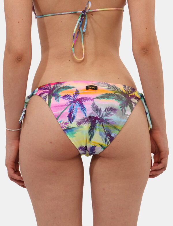 Costume slip F**K Lilla - Costume modello slip brasiliana, con laccetti regolabili laterali e fantasia varia tendente al lil
