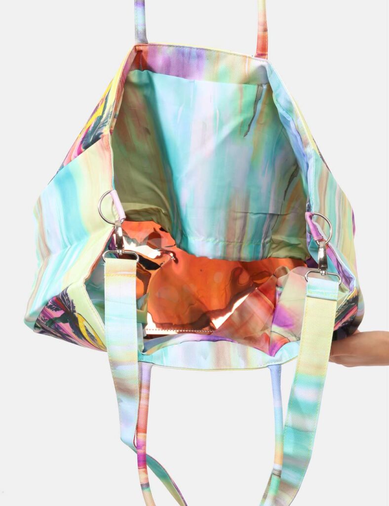 Borsa mare F**K Fantasia - Borsa mare di grandi dimensioni, su fantasia colorata e con chiusura a coulisse. L'indossatura è