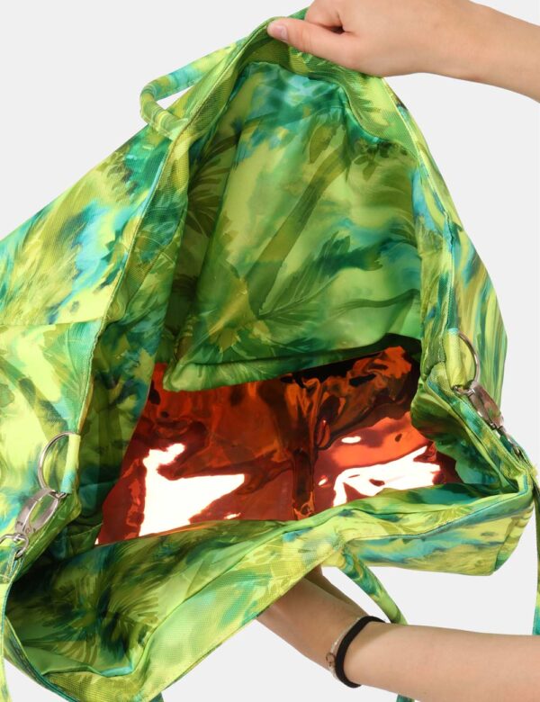 Borsa mare F**K Verde - Borsa mare di grandi dimensioni, su fantasia colorata tendente al verde e con chiusura a coulisse. L