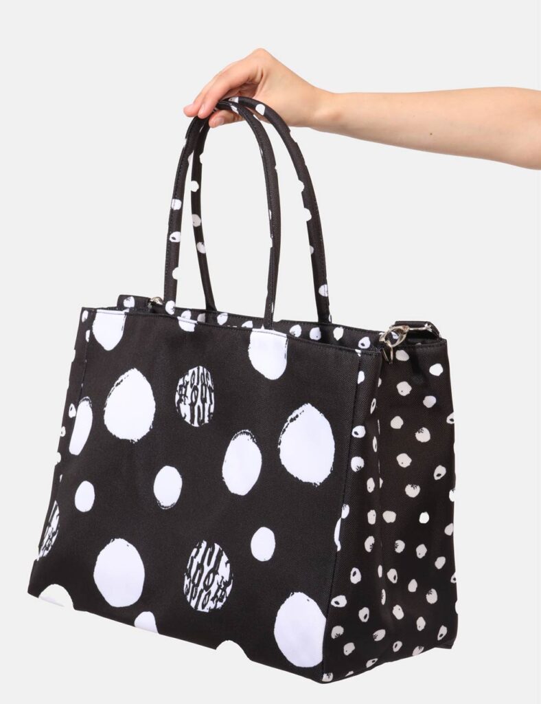 Borsa mare F**K Nero - Borsa mare di grandi dimensioni, su fantasia colorata nera e pois bianchi, con chiusura a coulisse. L