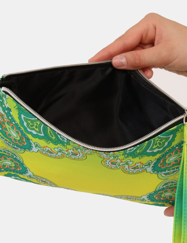 Pochette mare F**K Giallo - Pochette mare in fantasia verde e giallo. Chiusura affidata a zip e manico morbido per un utiliz