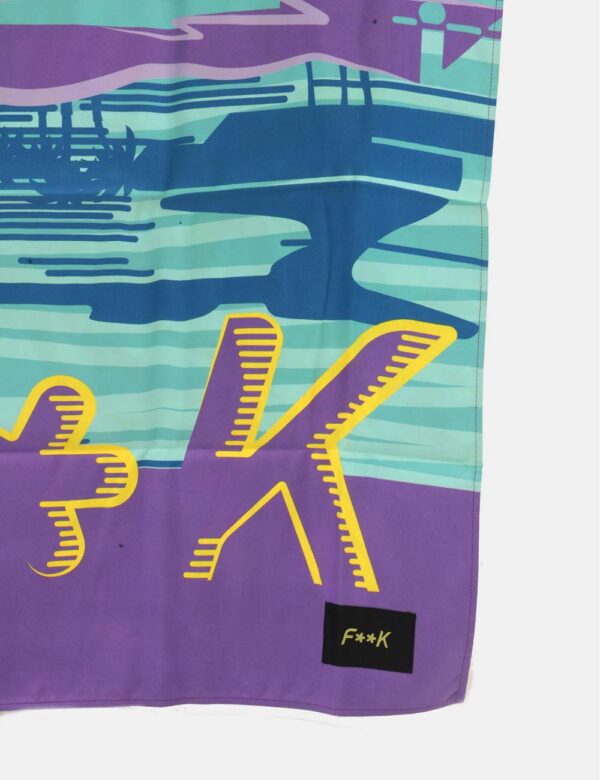 Telo mare F**K Fantasia - Telo mare reversibile, in fantasia viola e verde. L'utilizzo è pratico e maneggevole, l'asciugatur