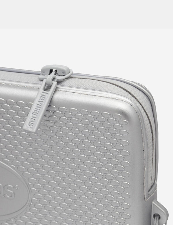 Pochette Havaianas Argento - Cod. art. HAV MINI BAG PLUS CMET OZVi ricordiamo che tutti i nostri articoli sono originali.