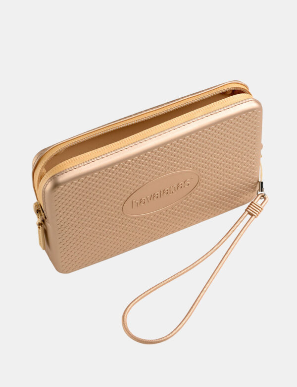 Pochette Havaianas Oro - Cod. art. HAV MINI BAG PLUS CMET OZVi ricordiamo che tutti i nostri articoli sono originali.