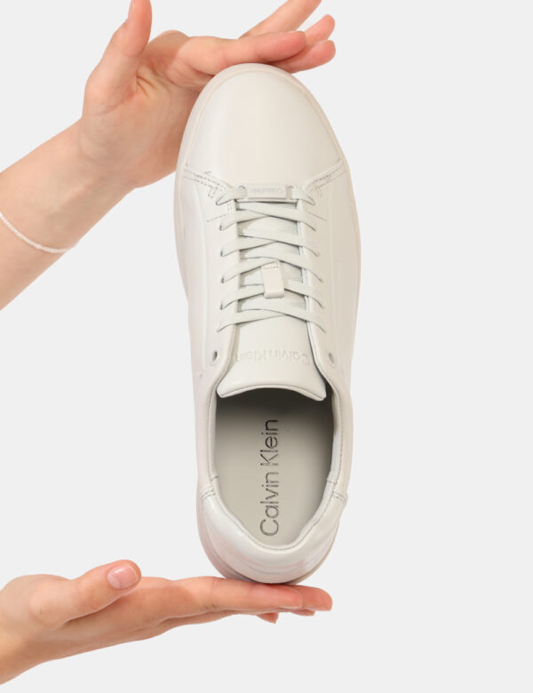 Sneakers Calvin Klein Grigio - Cod. art. HW0HW01863 SZVi ricordiamo che tutti i nostri articoli sono originali.