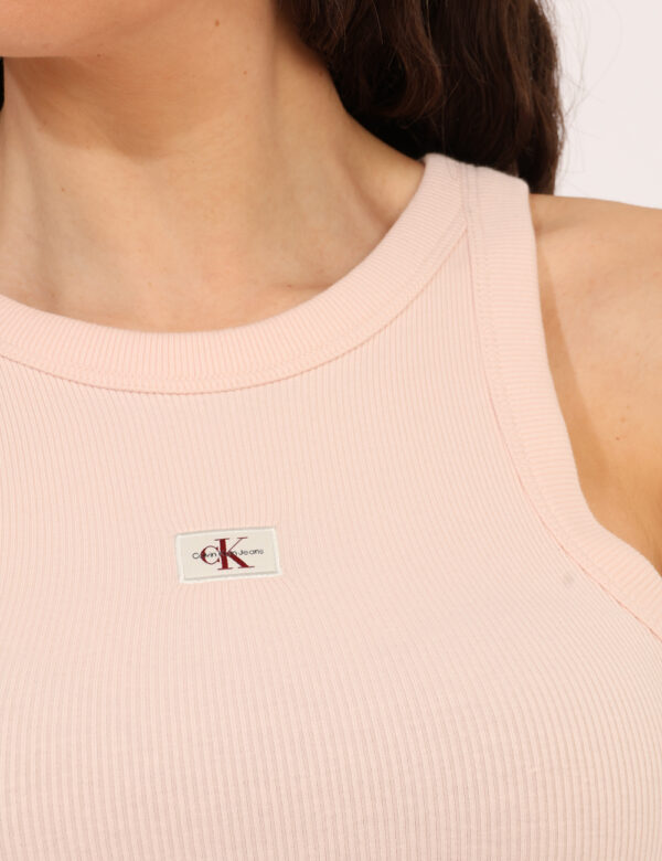 Top Calvin Klein Rosa - Cod. art. J20J225302 OZVi ricordiamo che tutti i nostri articoli sono originali.