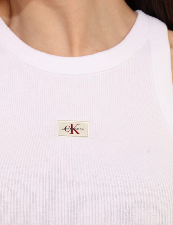 Top Calvin Klein Bianco - Cod. art. J20J225302 OZVi ricordiamo che tutti i nostri articoli sono originali.