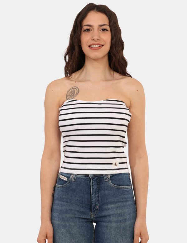 Top Calvin Klein Bianco - Cod. art. J20J225310 OZVi ricordiamo che tutti i nostri articoli sono originali.