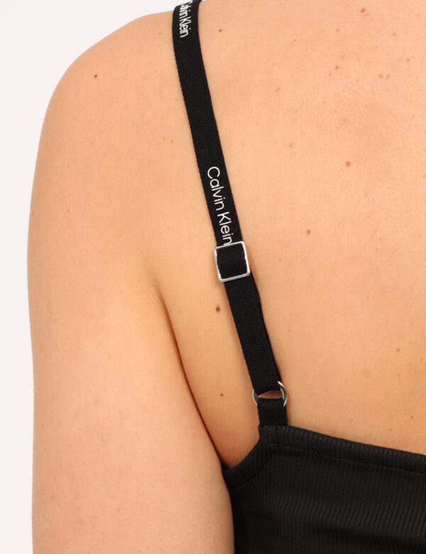 Top Calvin Klein Nero - Cod. art. J20J225312 OZVi ricordiamo che tutti i nostri articoli sono originali.