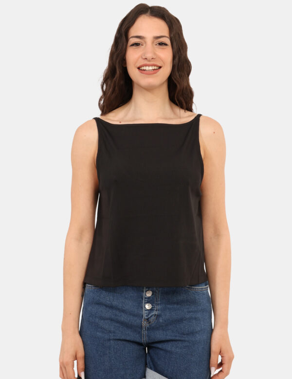 Top Calvin Klein Nero - Cod. art. J20J225314 OZVi ricordiamo che tutti i nostri articoli sono originali.
