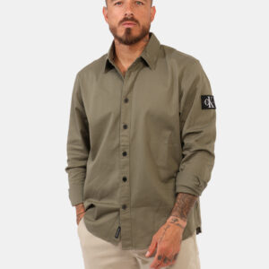 Camicia Calvin Klein Verde - Camicia casual in total verde militare. La vestibilità è morbida e pratica grazie a bottoni ad