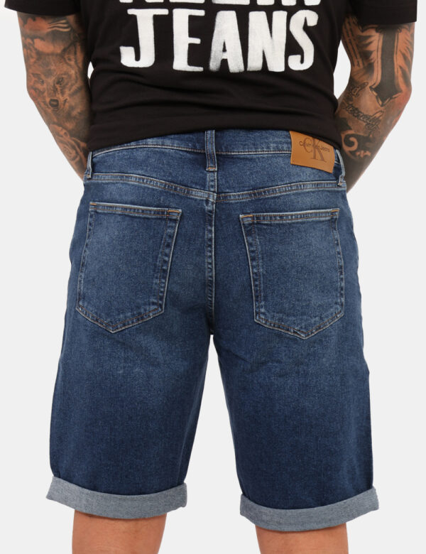 Bermuda Calvin Klein Blu - Cod. art. J30J327184 OZVi ricordiamo che tutti i nostri articoli sono originali.