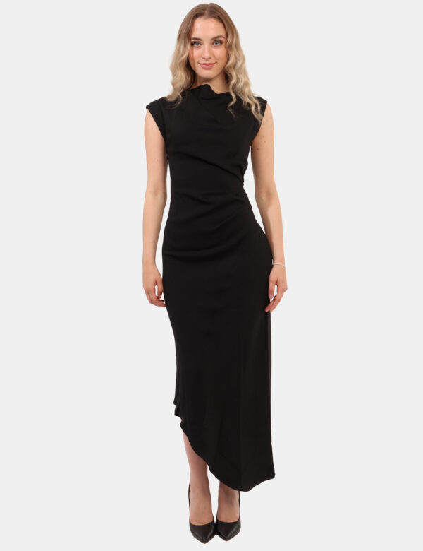 Vestito Calvin Klein Nero - Vestito lungo, smanicato, in total nero con arricciatura laterale. La vestibilità è morbida e pr