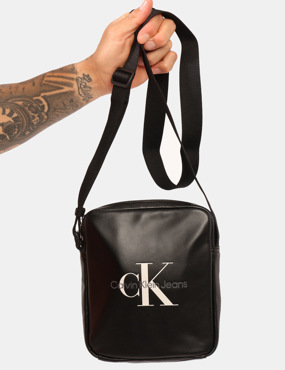 K50K511523-SZ_BEH_PE25_3 Borsello Calvin Klein Nero - Cod. art. K50K511523 SZVi ricordiamo che tutti i nostri articoli sono originali.