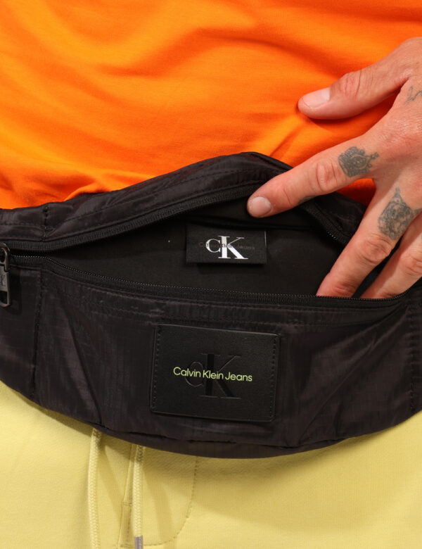Borsello Calvin Klein Nero - Cod. art. K50K511792 SZVi ricordiamo che tutti i nostri articoli sono originali.