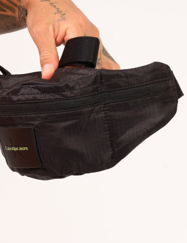 Borsello Calvin Klein Nero - Cod. art. K50K511792 SZVi ricordiamo che tutti i nostri articoli sono originali.