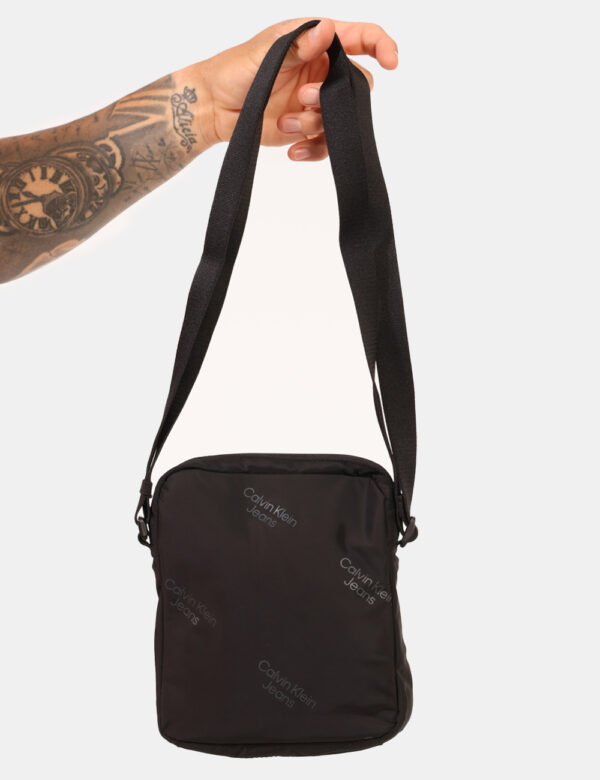 Borsello Calvin Klein Nero - Cod. art. K50K511823 SZVi ricordiamo che tutti i nostri articoli sono originali.