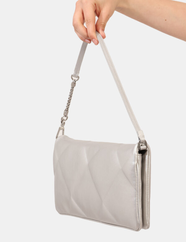 Borsa Calvin Klein Grigio - Cod. art. K60K611449 SZVi ricordiamo che tutti i nostri articoli sono originali.
