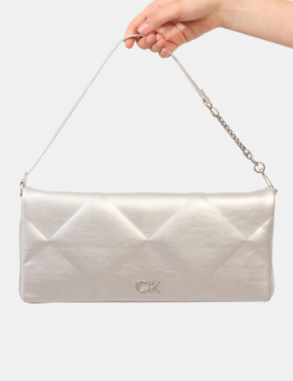 Borsa Calvin Klein Grigio - Cod. art. K60K611449 SZVi ricordiamo che tutti i nostri articoli sono originali.