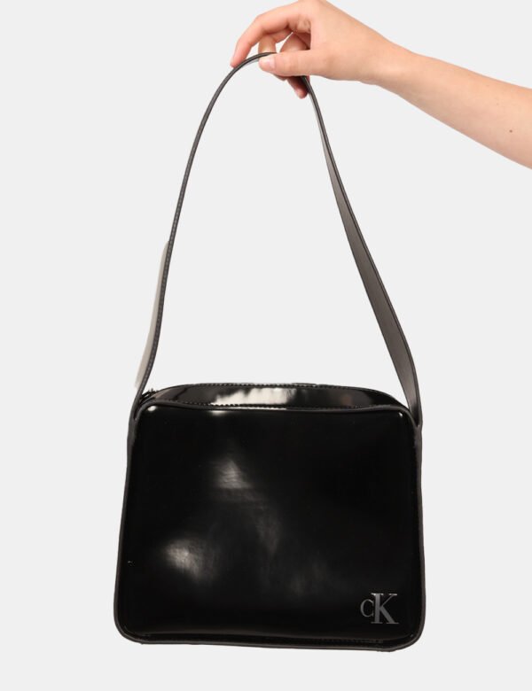 Borsa Calvin Klein Nero - Cod. art. K60K611819 SZVi ricordiamo che tutti i nostri articoli sono originali.